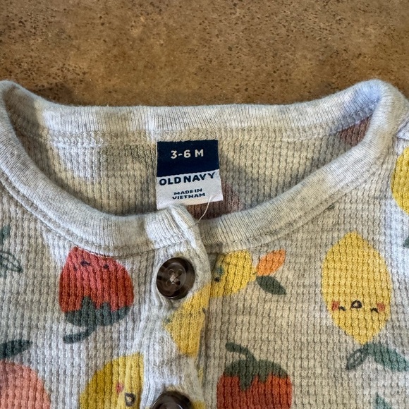 Old Navy - Gray and Yellow Footies One Piece - Picture 4 of 4